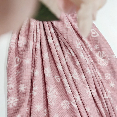Μαλακό Jacquard τύπωσε το ρόδινο πολικό ύφασμα 160gsm μικροϋπολογιστών